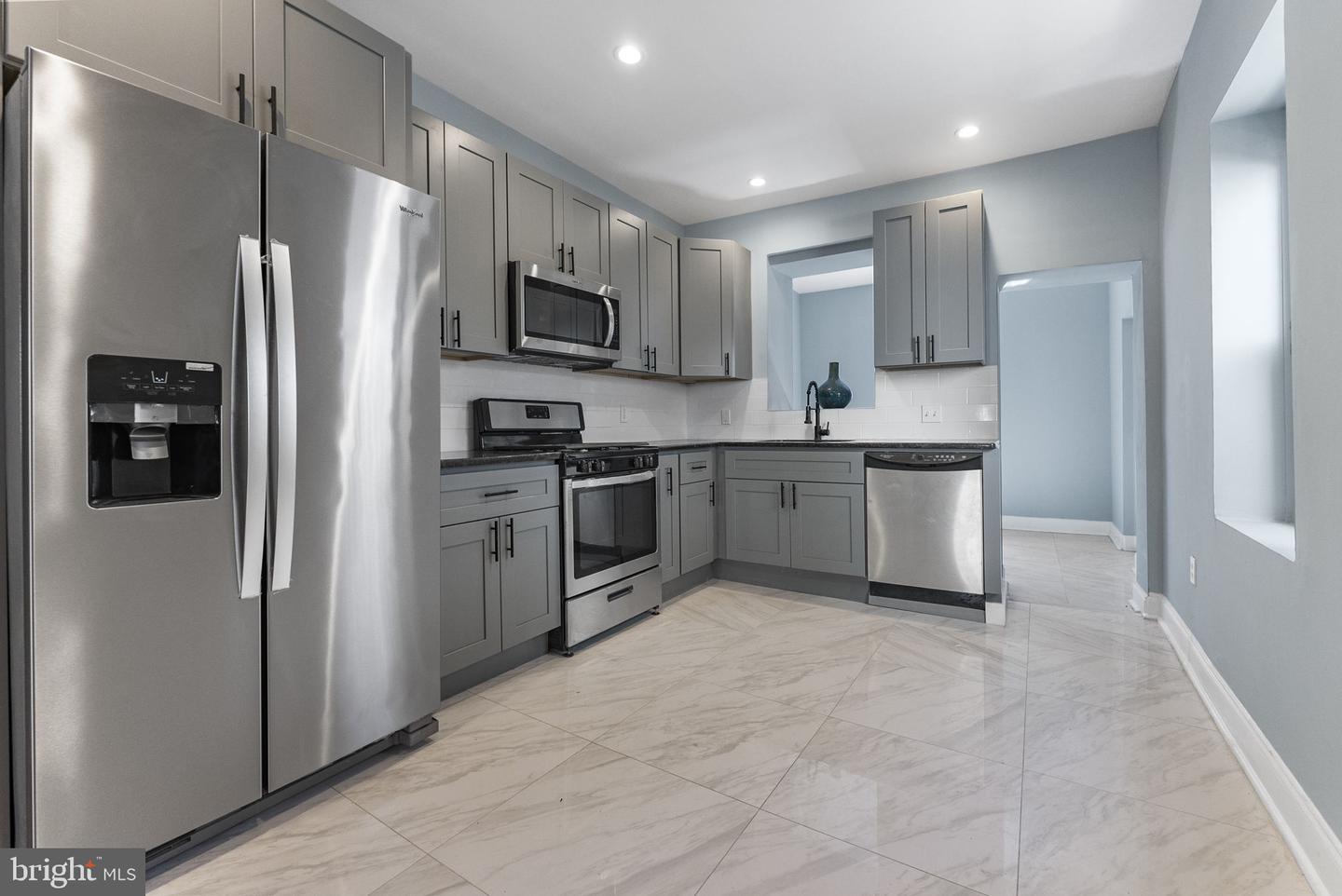 1126 W Nevada St Property Photo 3