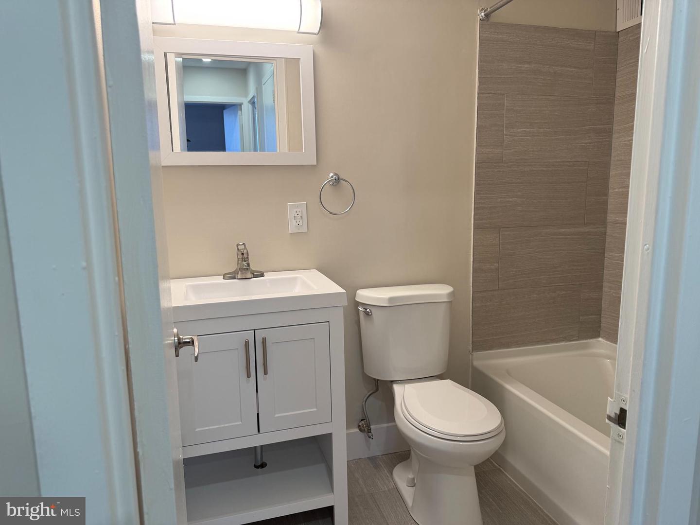 6100 Henry Ave #3k Property Photo 6