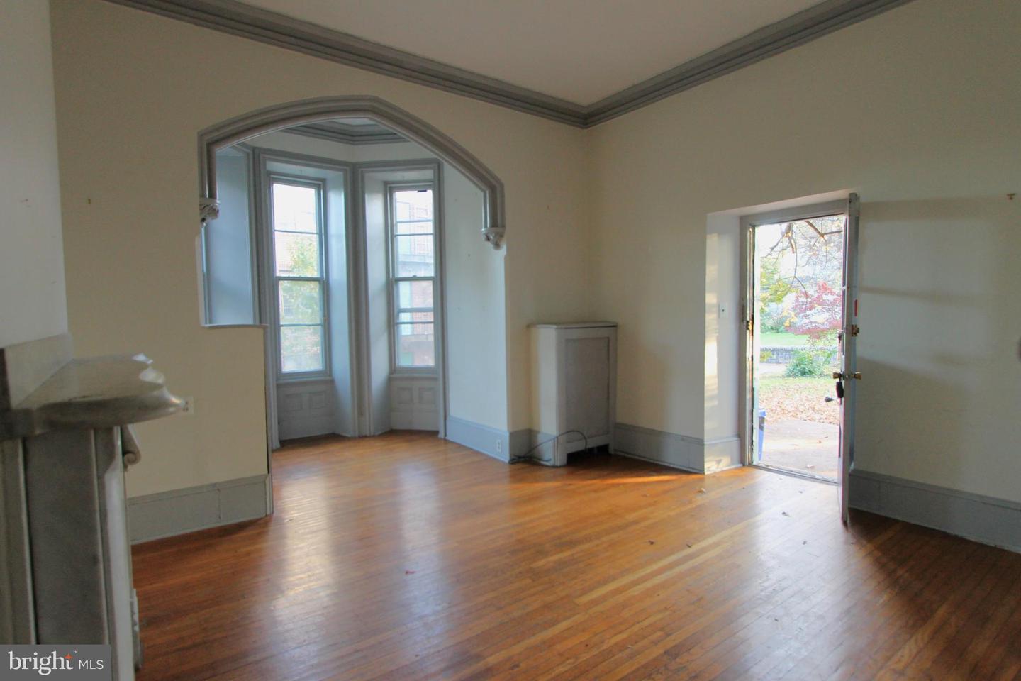 5313 Baynton St Property Photo 8
