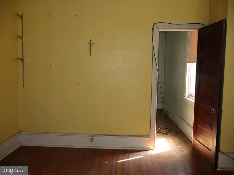 5017 N 12th St Property Photo 14