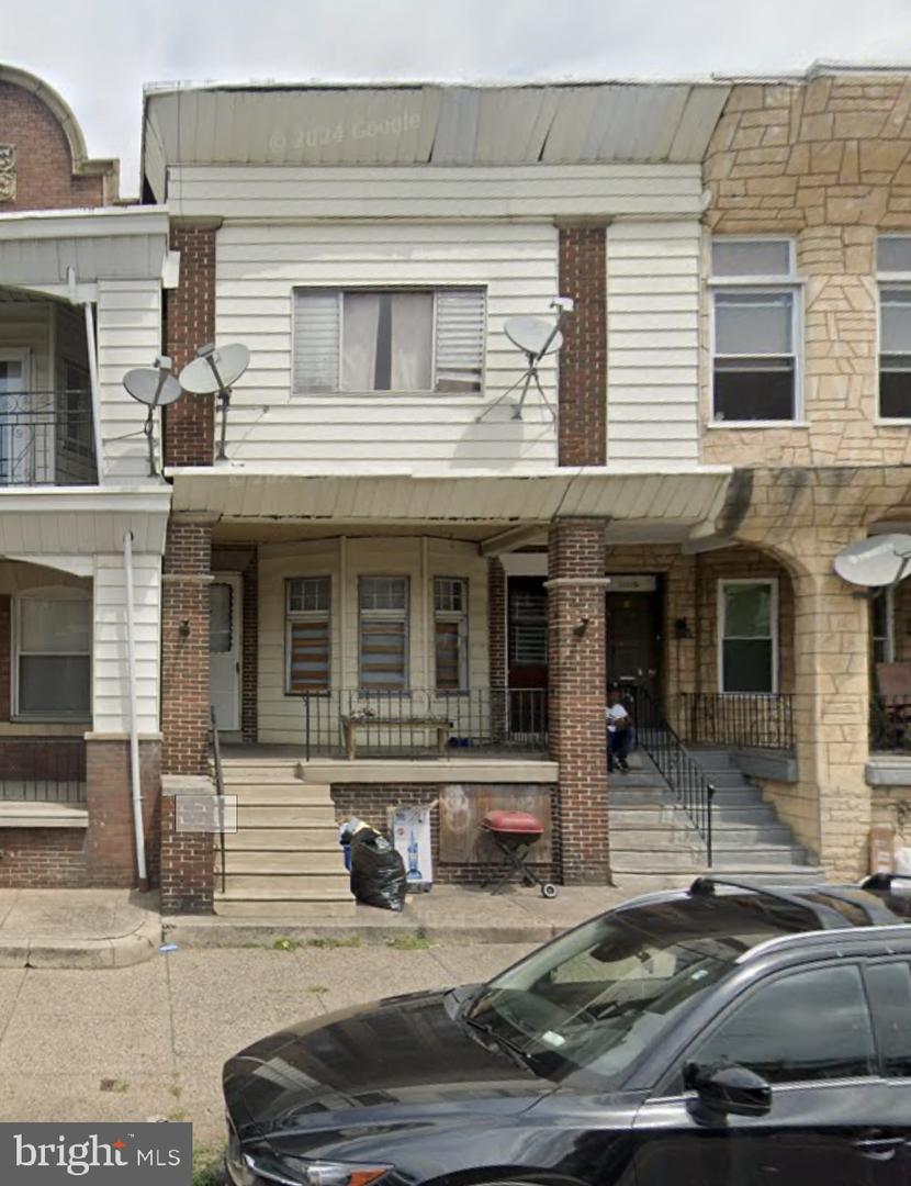5221 Spruce St Property Photo 1
