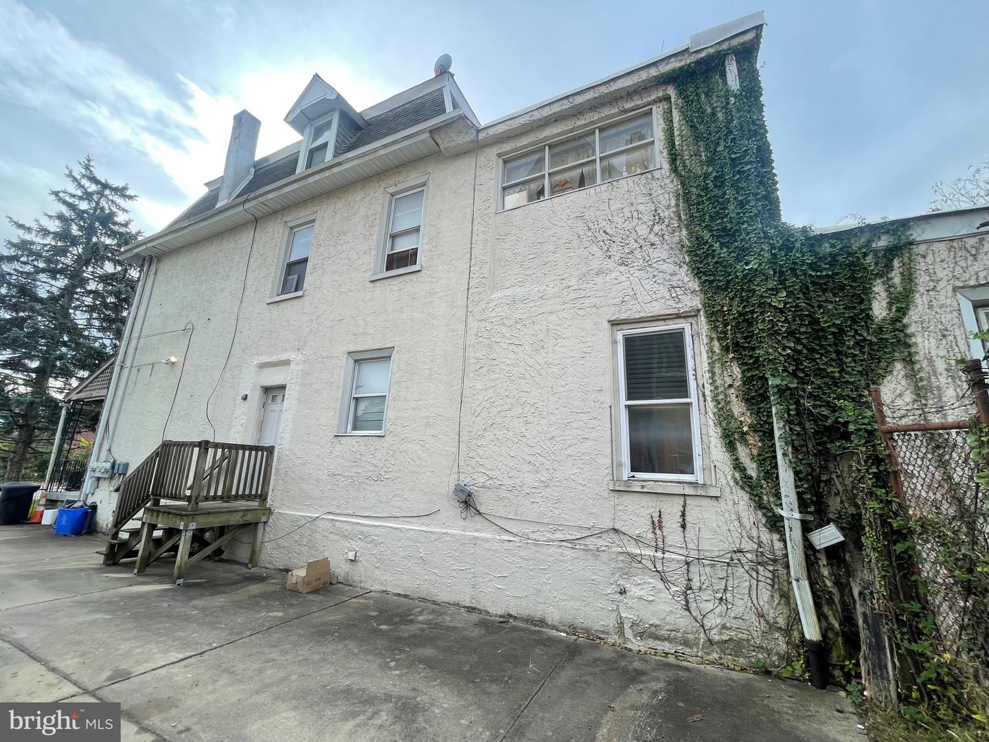 75 E High St Property Photo 3