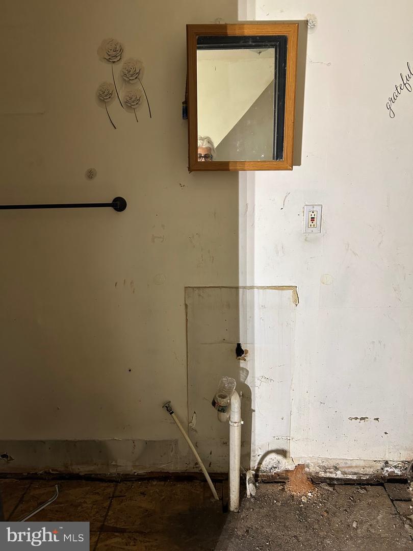 2468 N Dover St Property Photo 6