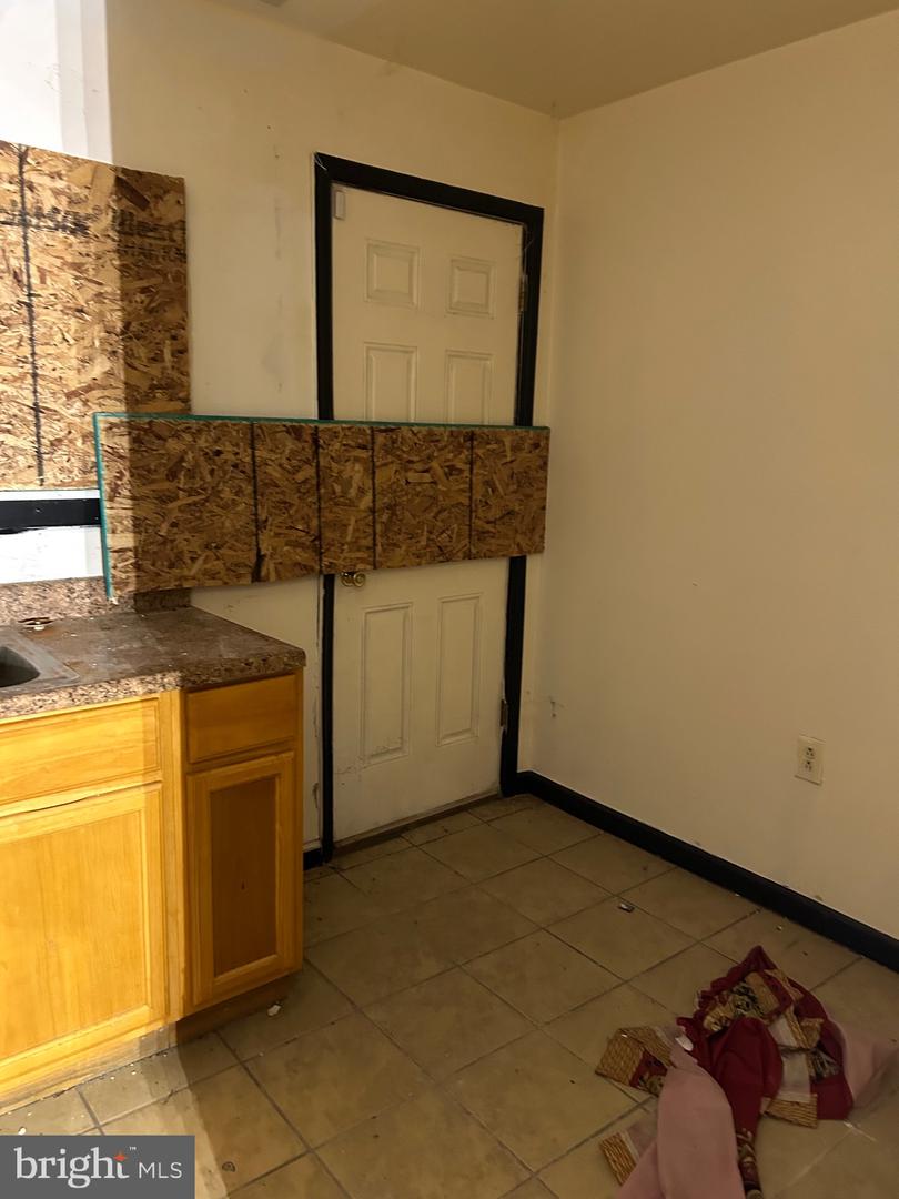 2468 N Dover St Property Photo 10