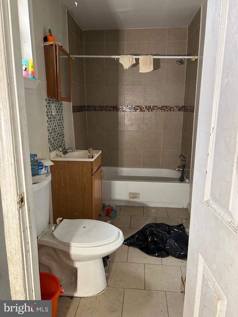 2468 N Dover St Property Photo 17