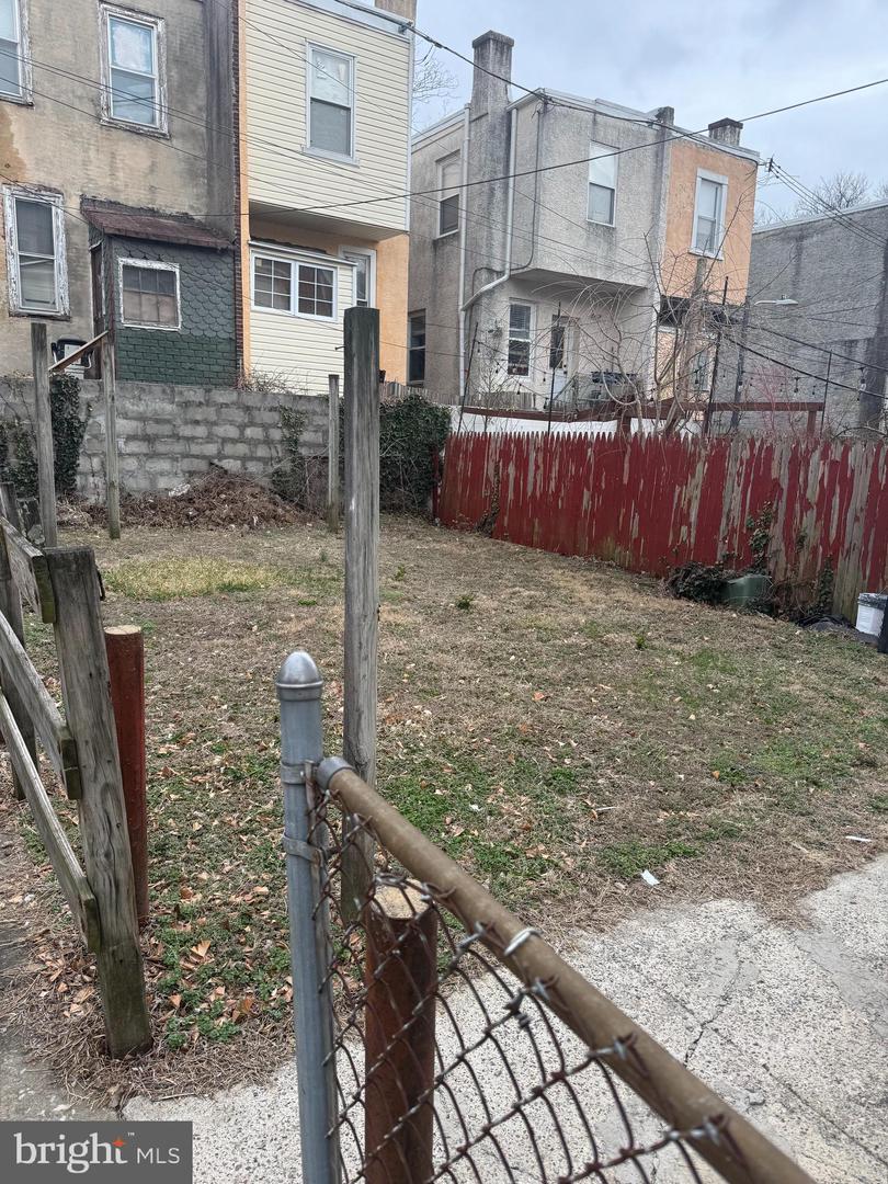 76 W Sharpnack St Property Photo 4