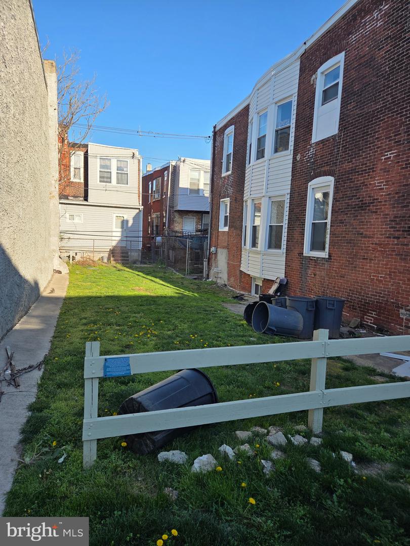 405 N Salford St Property Photo 3