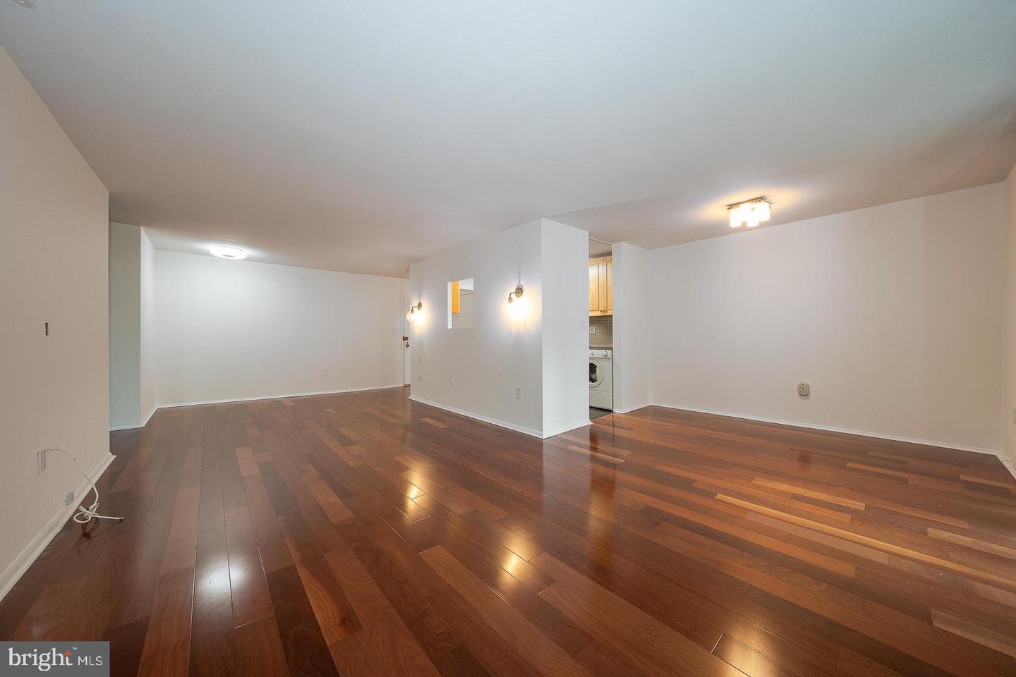 1919 Chestnut St #1103 Property Photo 3