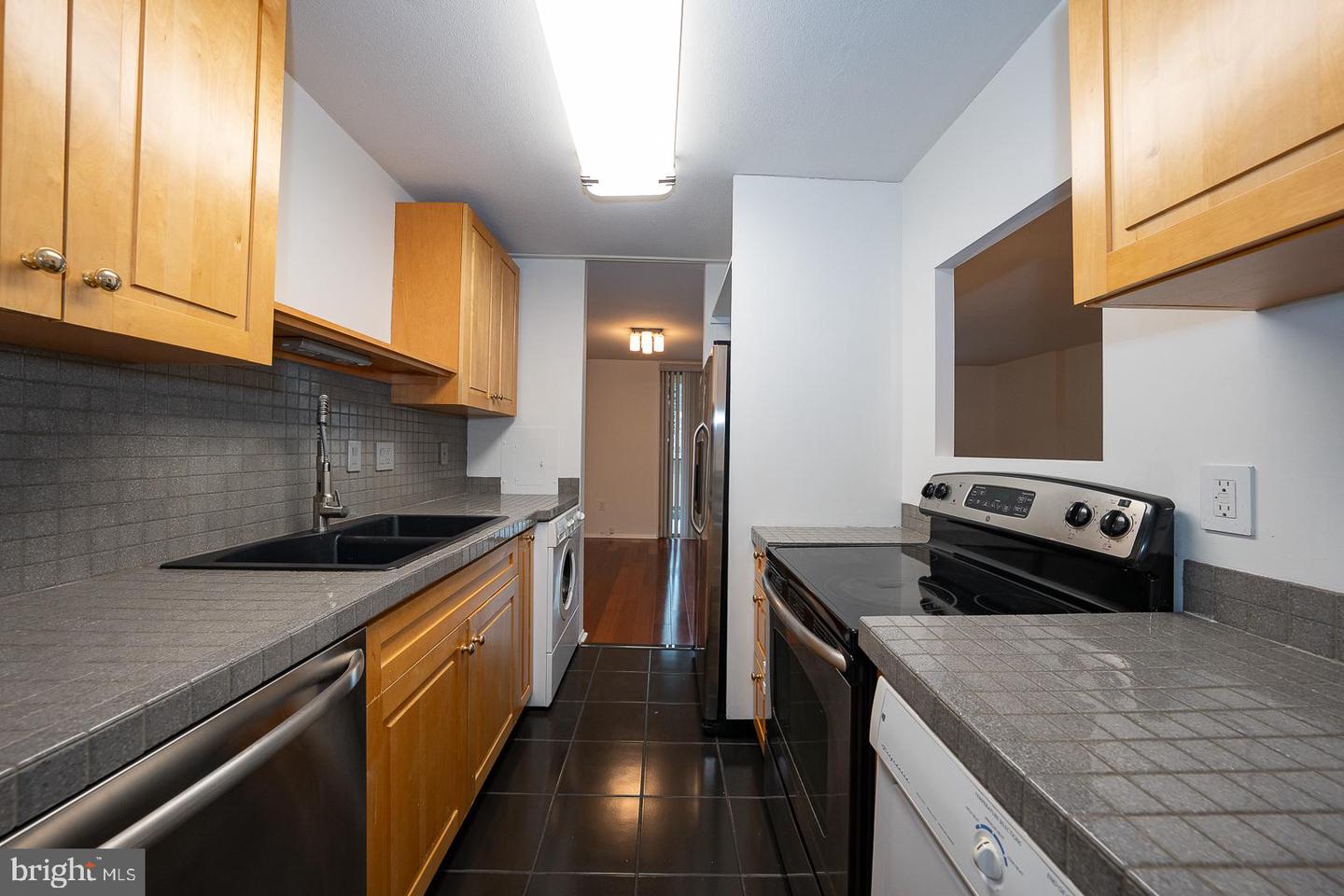 1919 Chestnut St #1103 Property Photo 4
