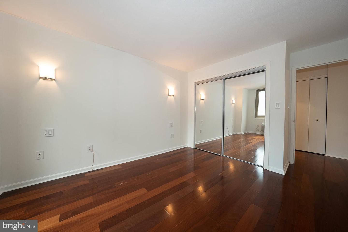 1919 Chestnut St #1103 Property Photo 7