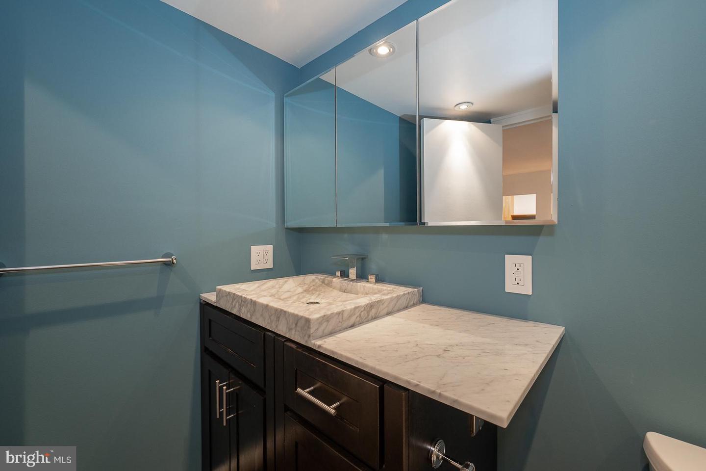 1919 Chestnut St #1103 Property Photo 8