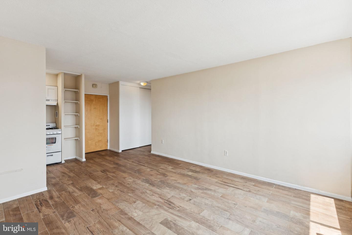 2101 CHESTNUT ST #1711 Property Photo 1