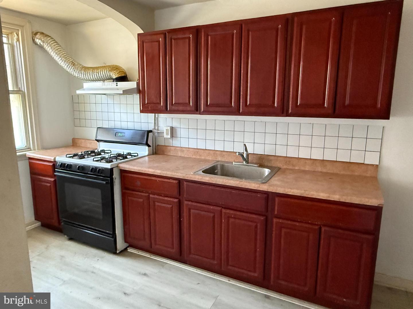 1347 Wells St Property Photo 4