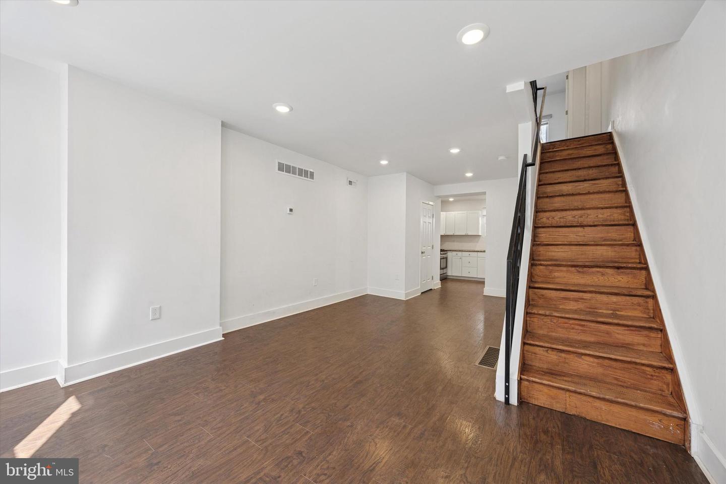 1111 Kimball St Property Photo 3