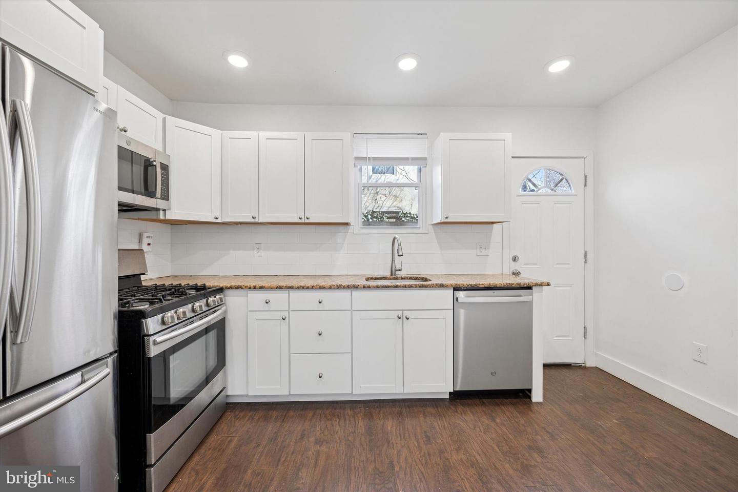1111 Kimball St Property Photo 8