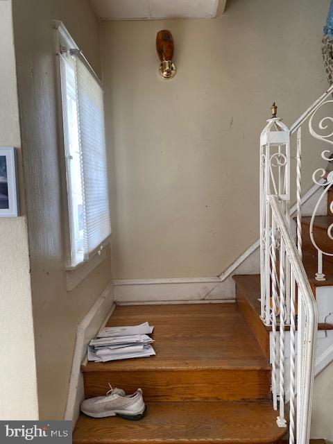 7441 Elmwood Ave Property Photo