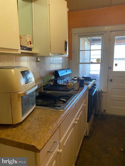 7441 Elmwood Ave Property Photo 3