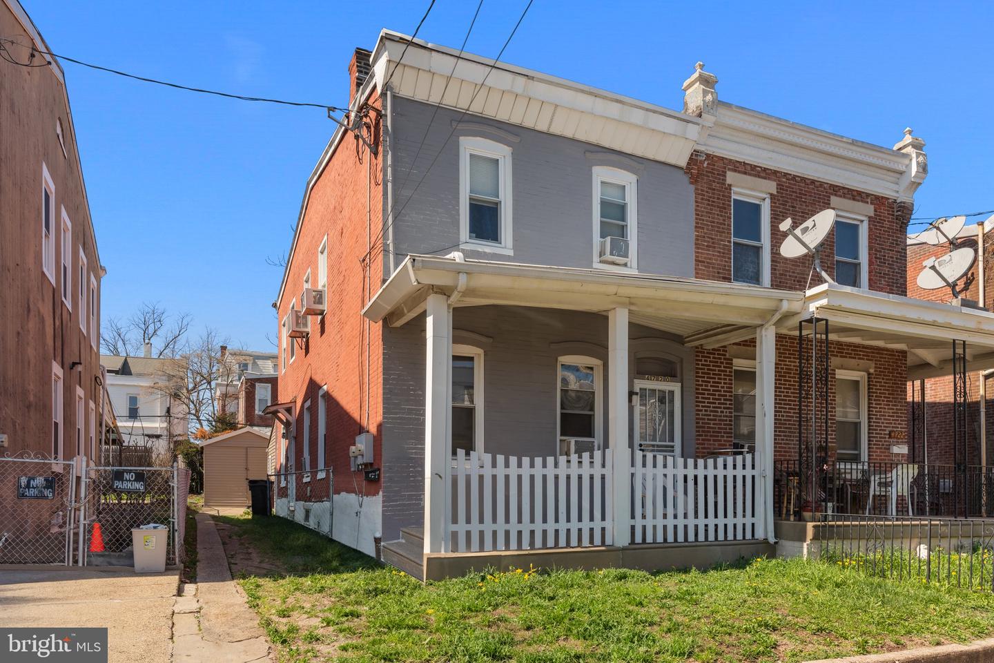 4720 Penn St Property Photo 1