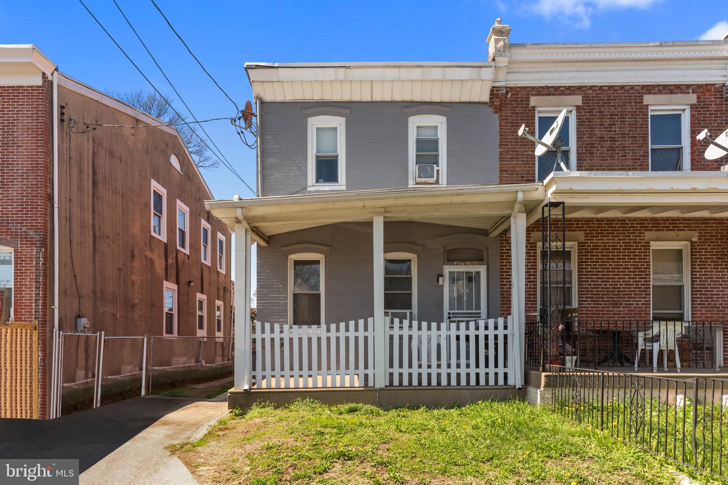 4720 Penn St Property Photo 2