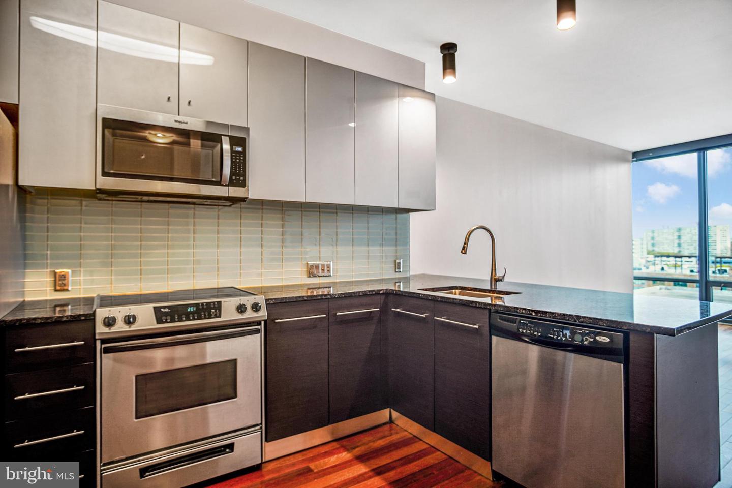 2101 Market St #708 Property Photo 17