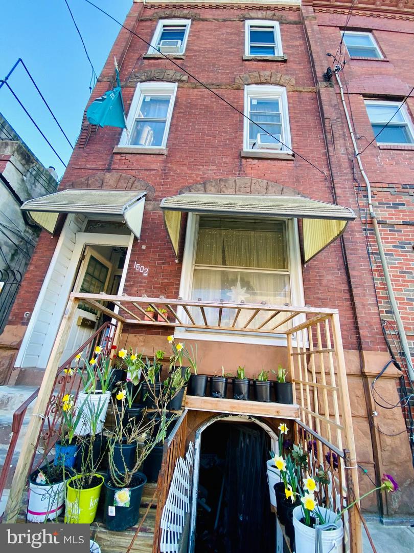 1502 Moore St Property Photo 3