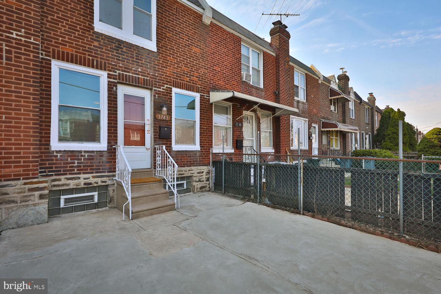 3743 Richmond St Property Photo 1