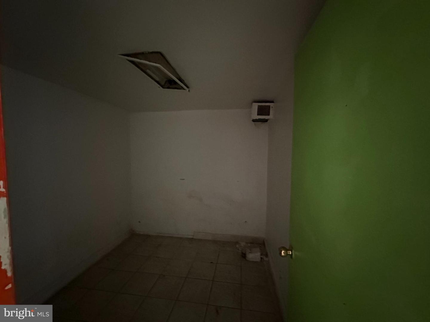 6725 Castor Ave Property Photo 9