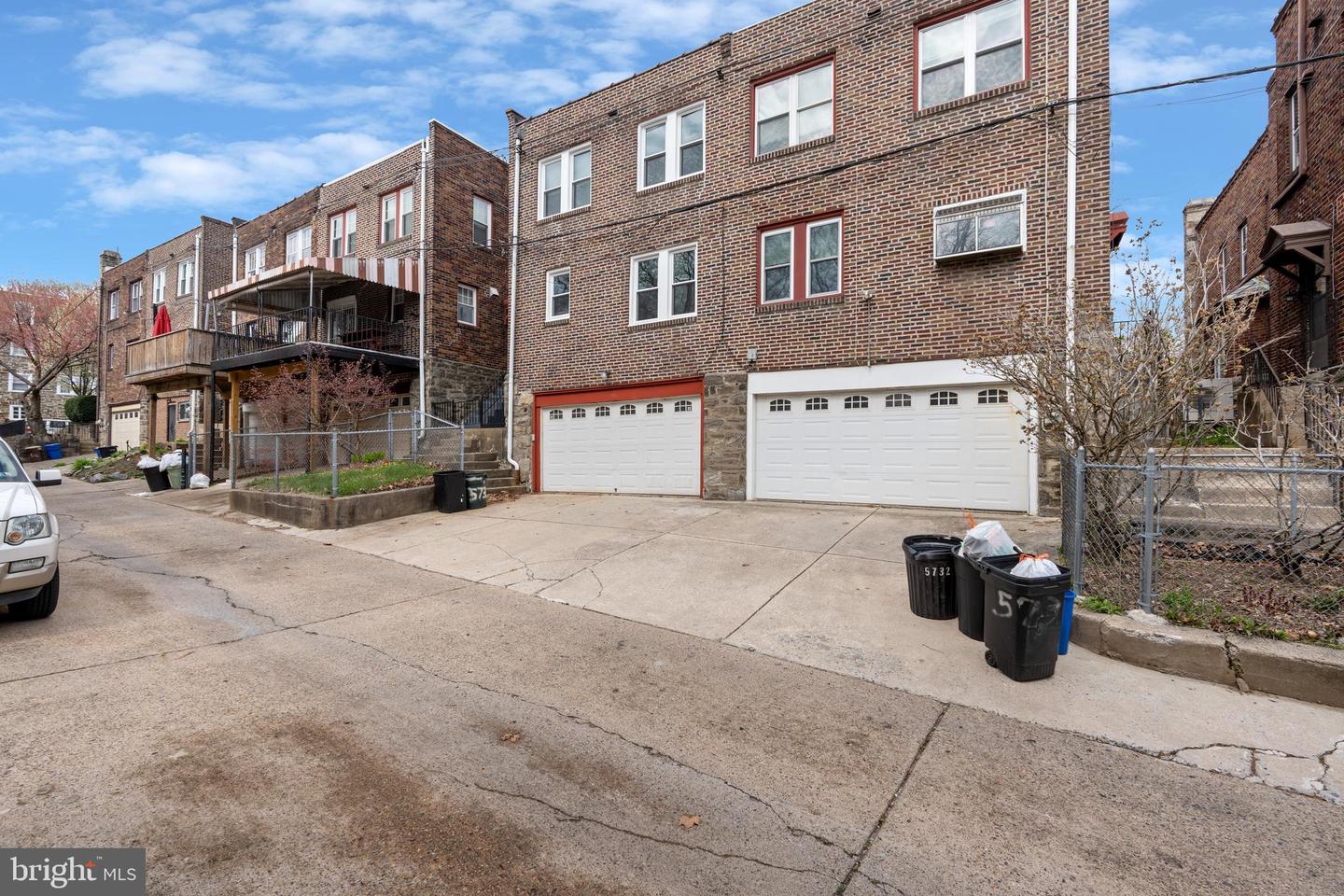 5734 Woodbine Ave Property Photo 4
