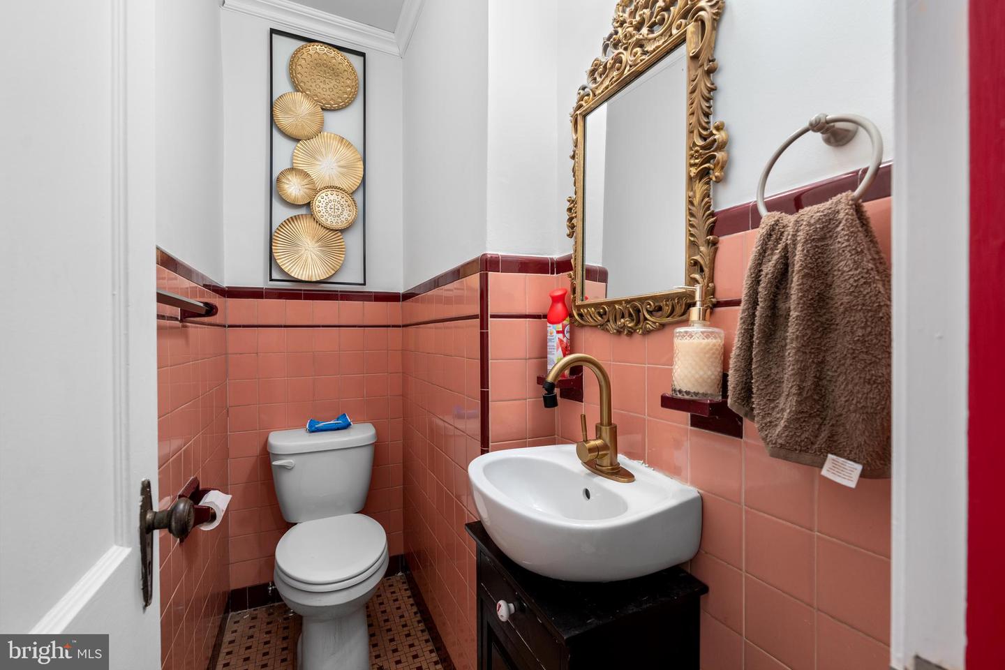 5734 Woodbine Ave Property Photo 8