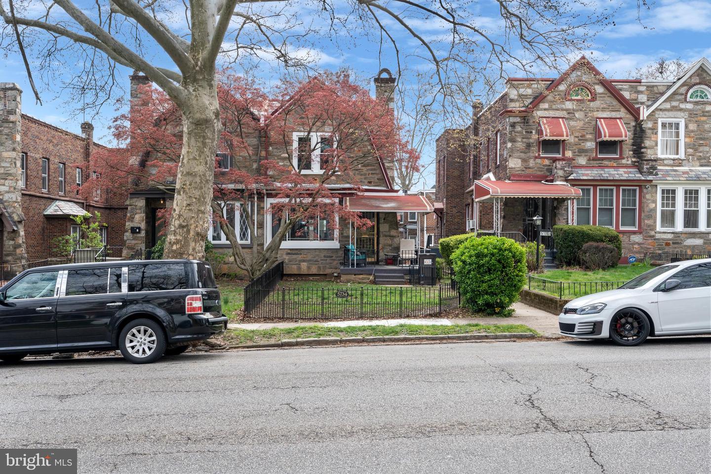 5734 Woodbine Ave Property Photo 9