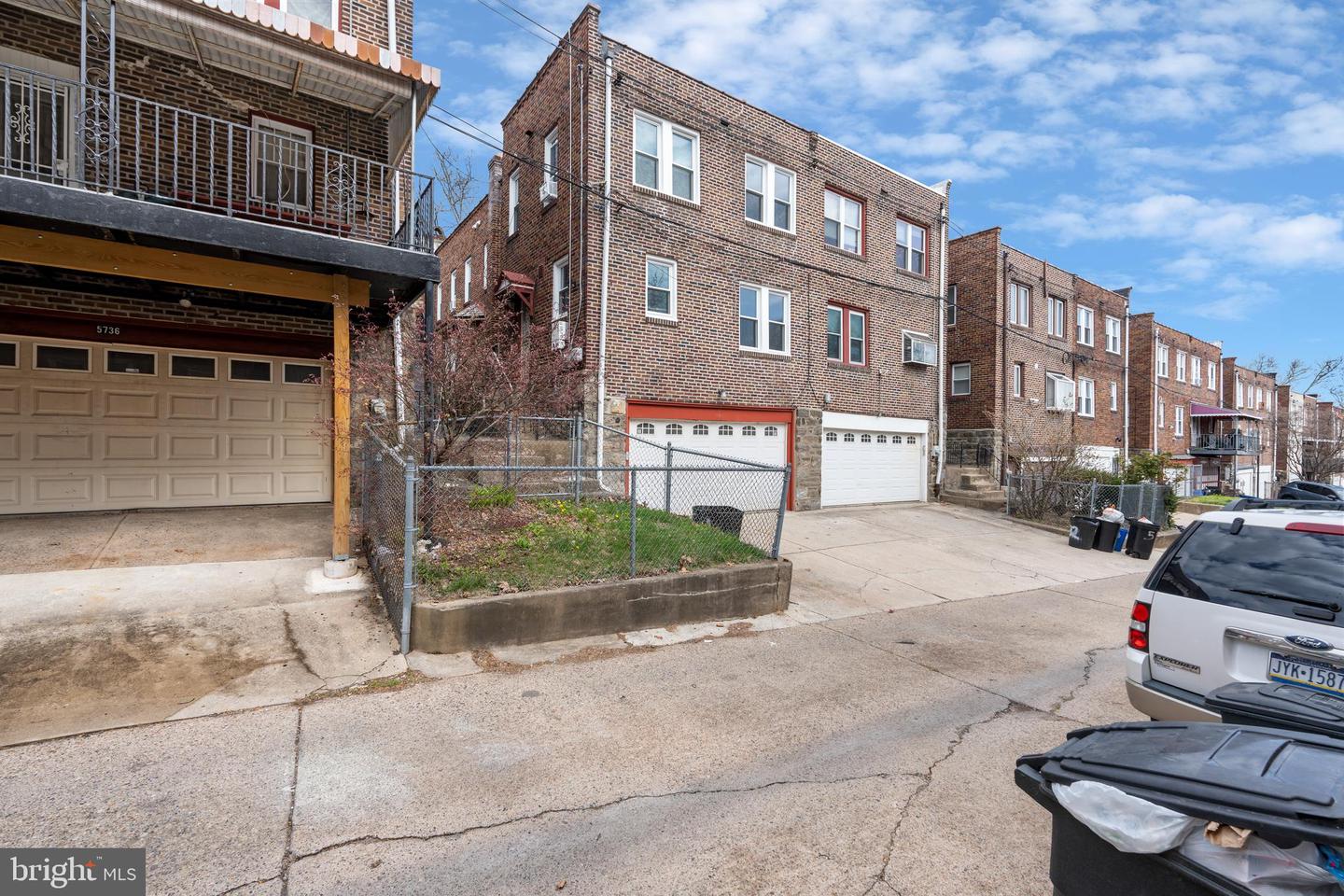 5734 Woodbine Ave Property Photo 11