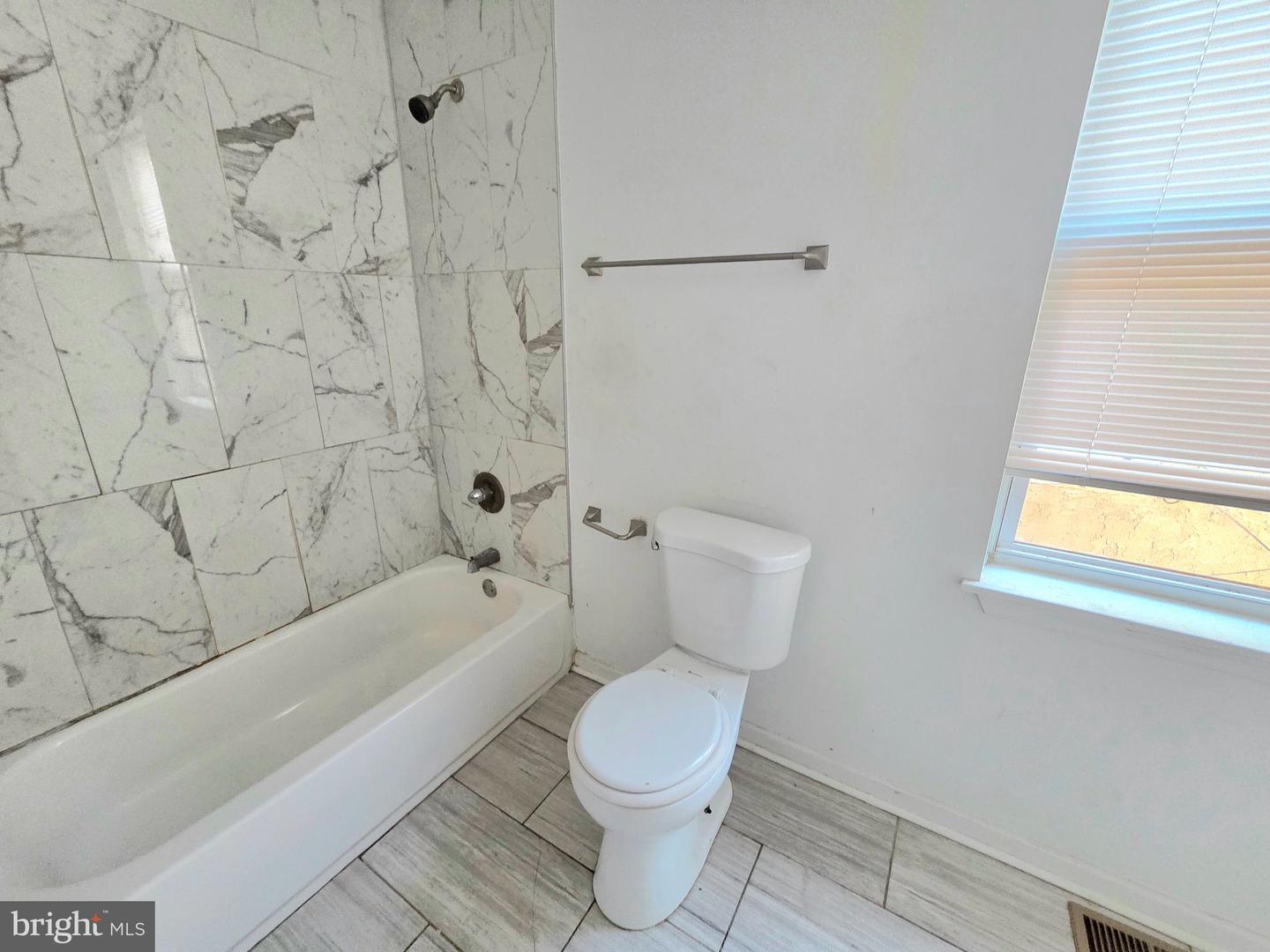 2420 N 15th St Property Photo 11