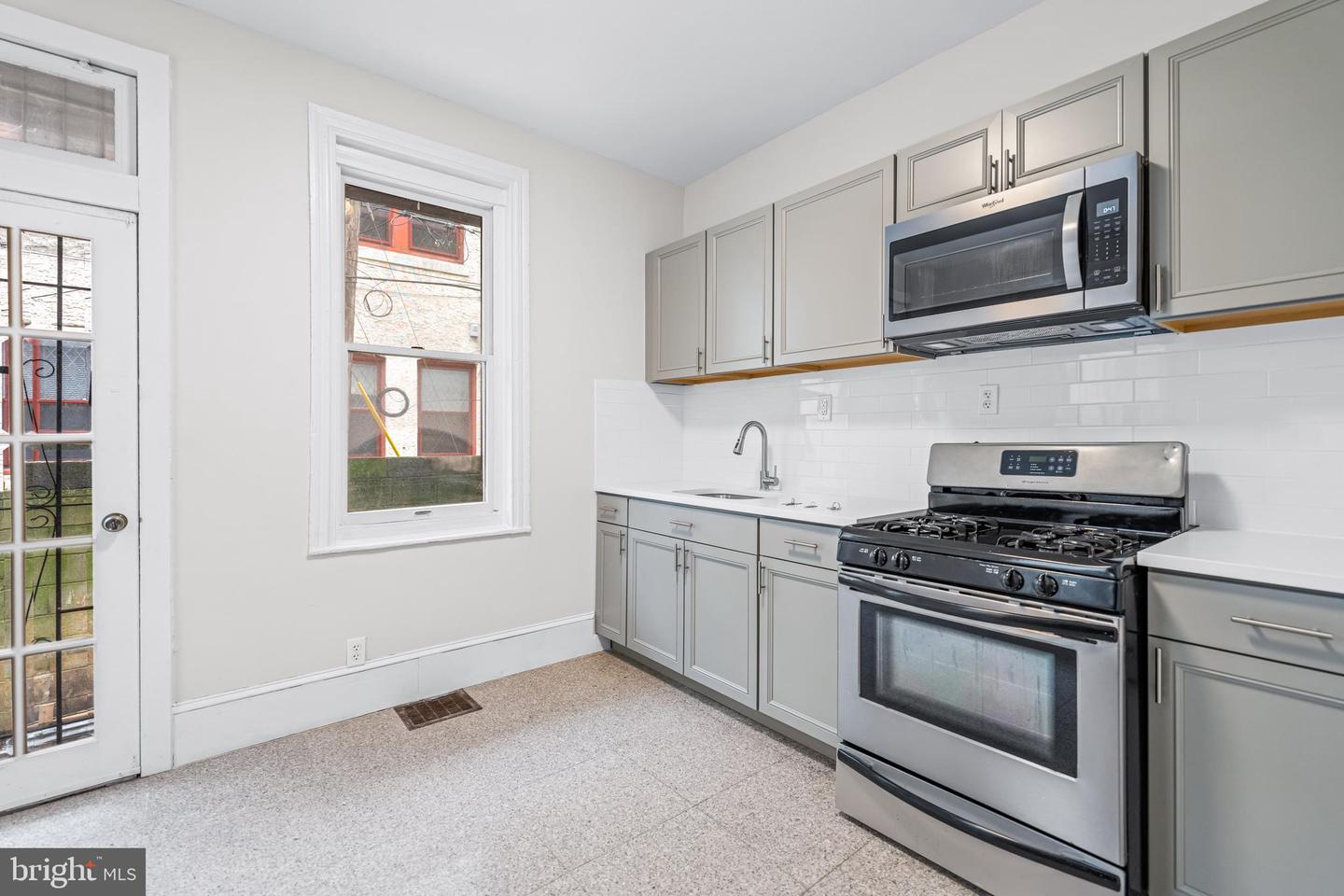 2303 Christian St Property Photo 4