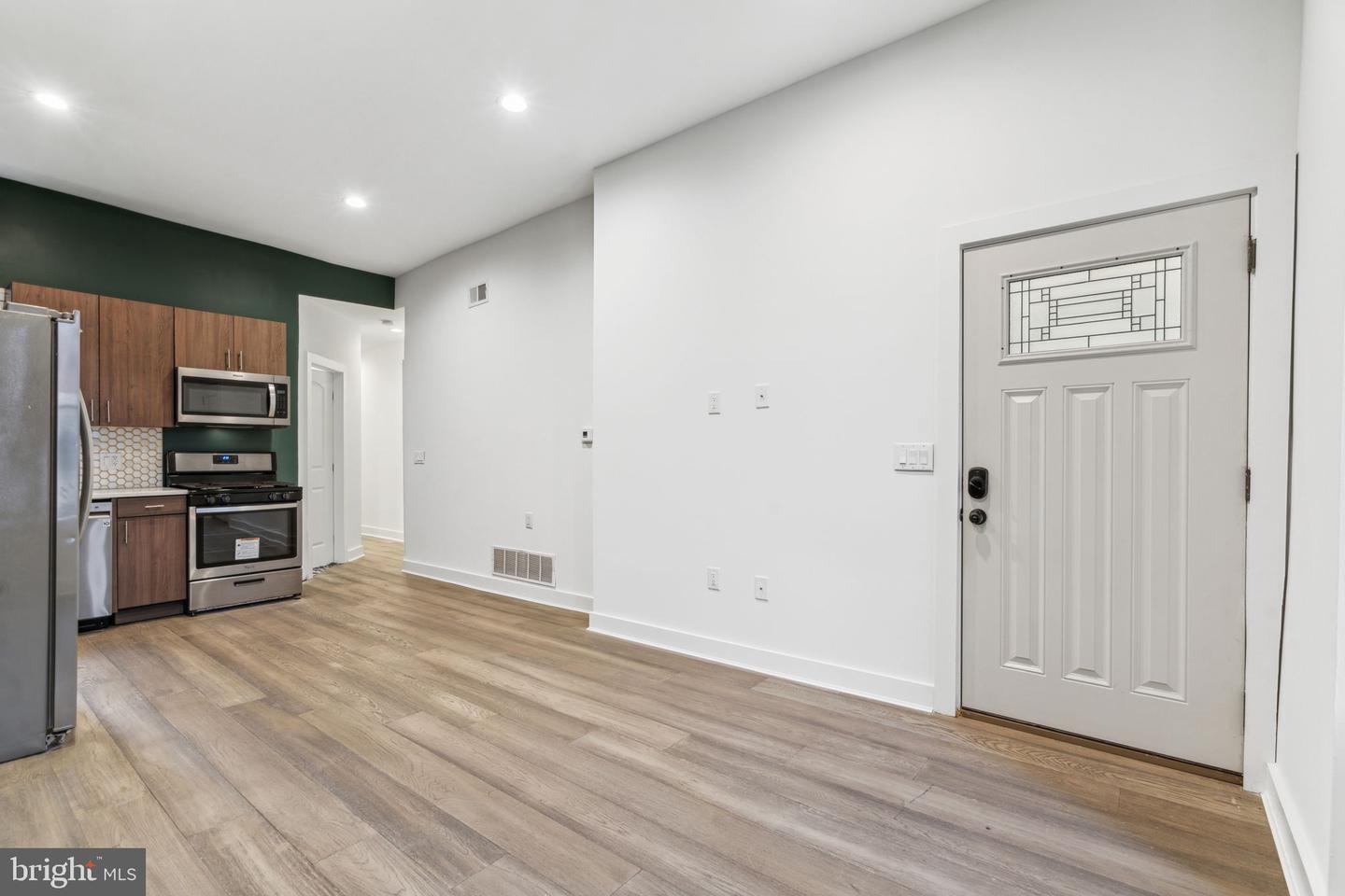 2146 N Van Pelt St Property Photo 3