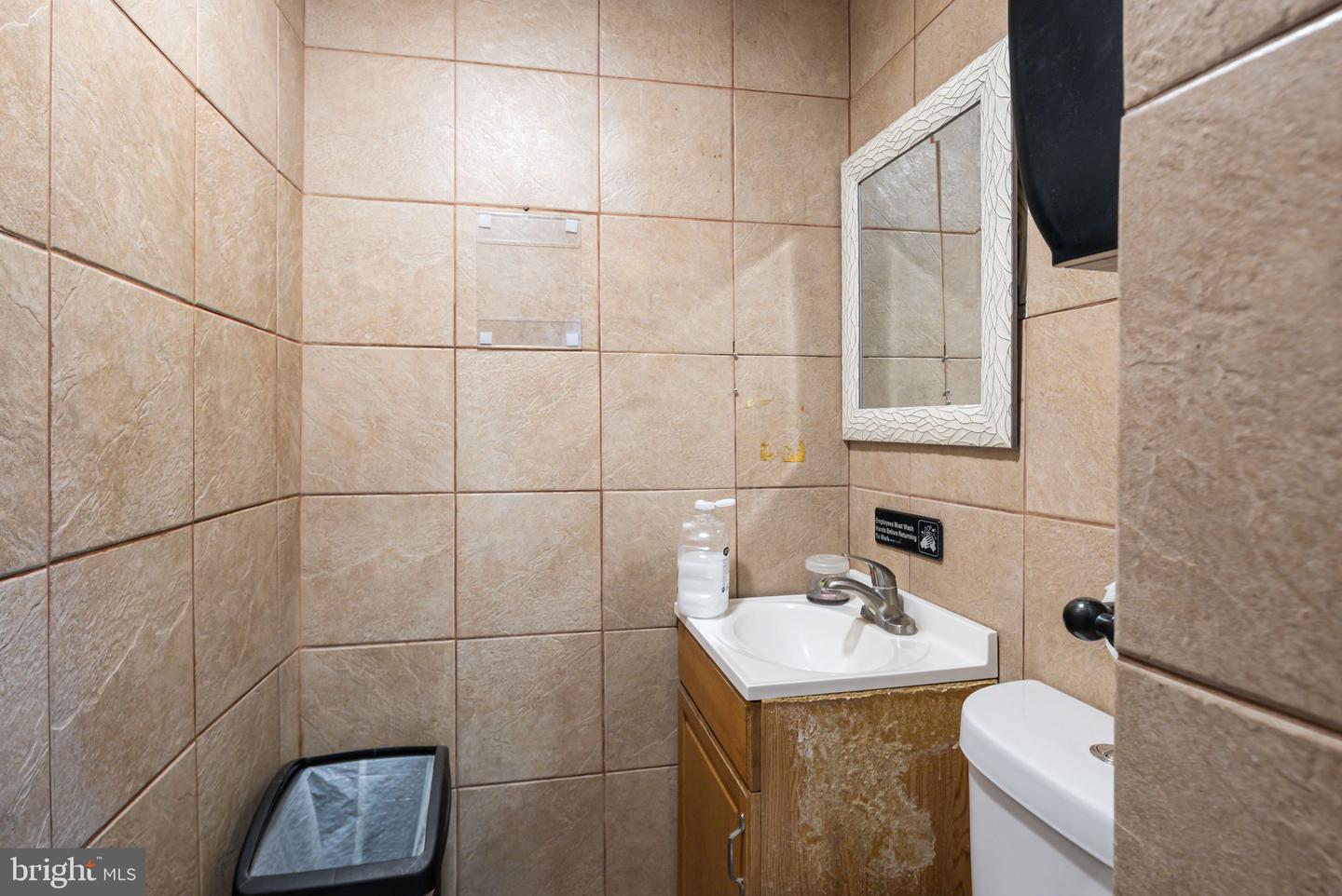 2126 E Lehigh Ave Property Photo 4