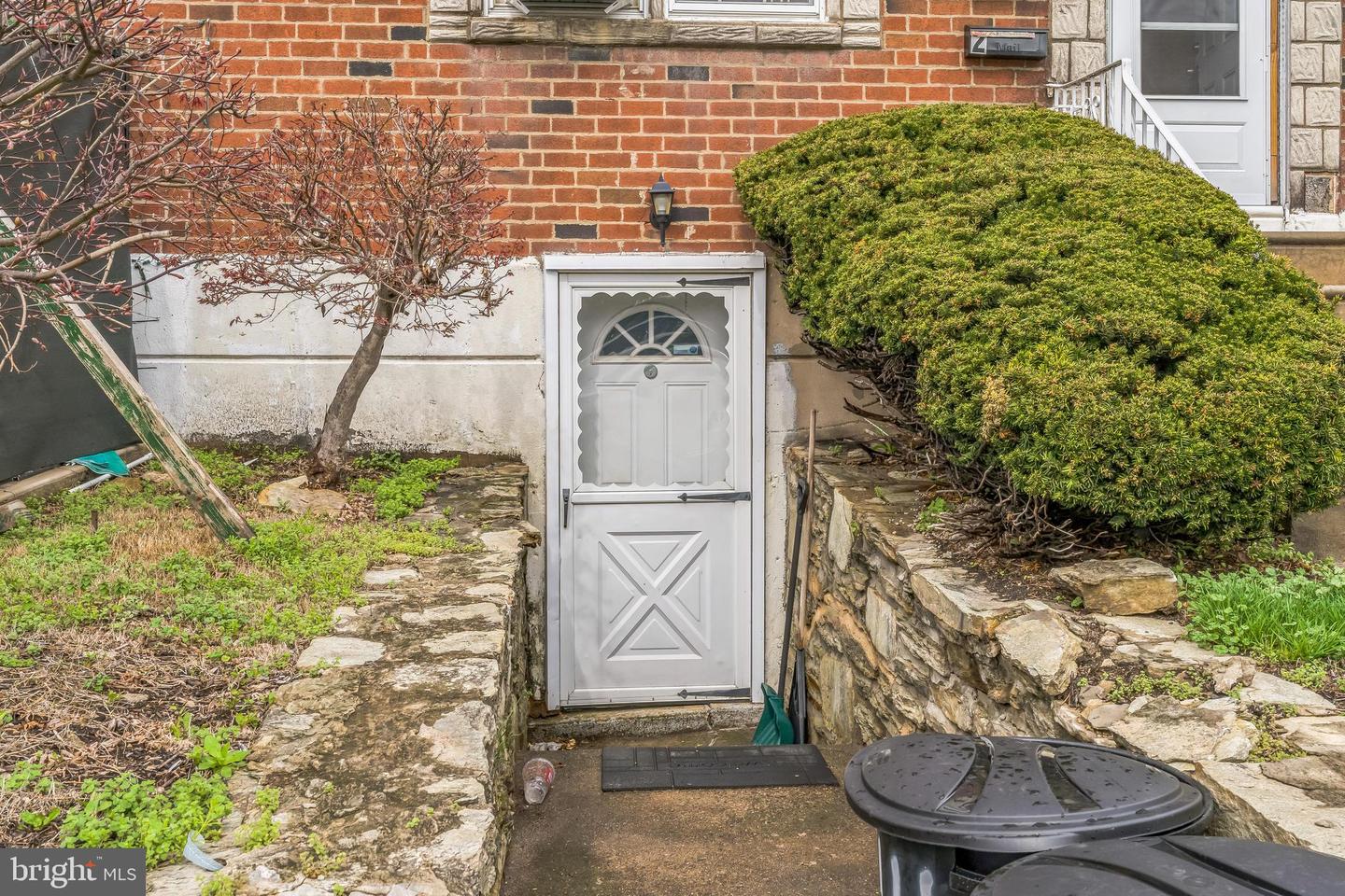 6014 Oakland St Property Photo 5