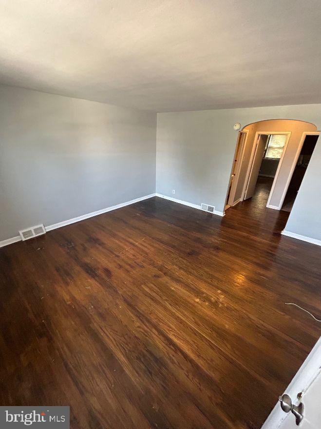 6014 Oakland St Property Photo 6
