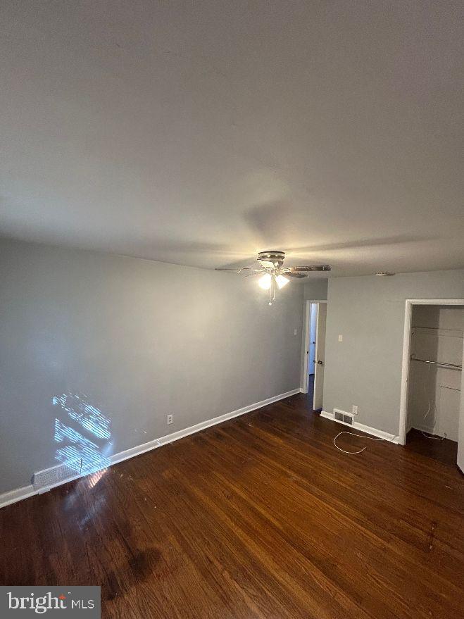 6014 Oakland St Property Photo 8