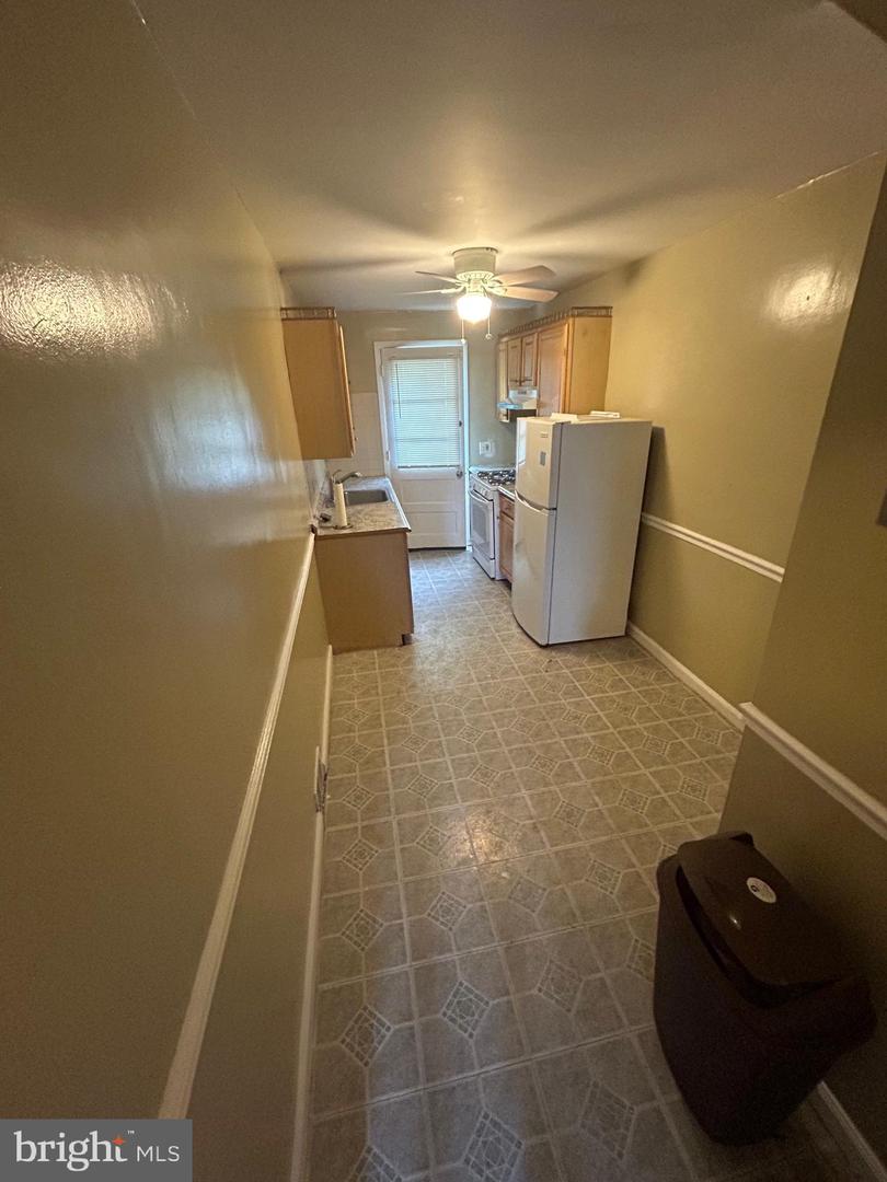 6014 Oakland St Property Photo 9