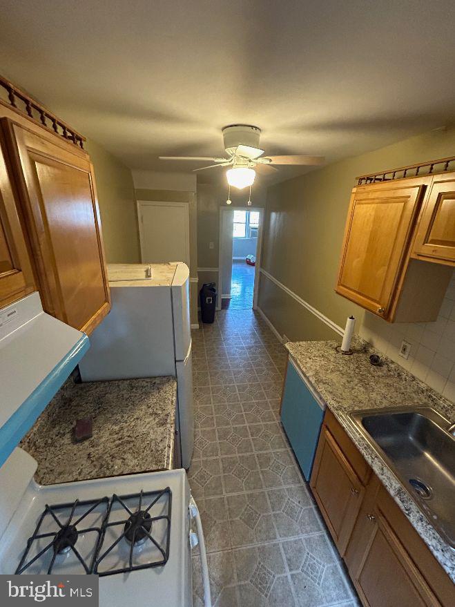 6014 Oakland St Property Photo 10