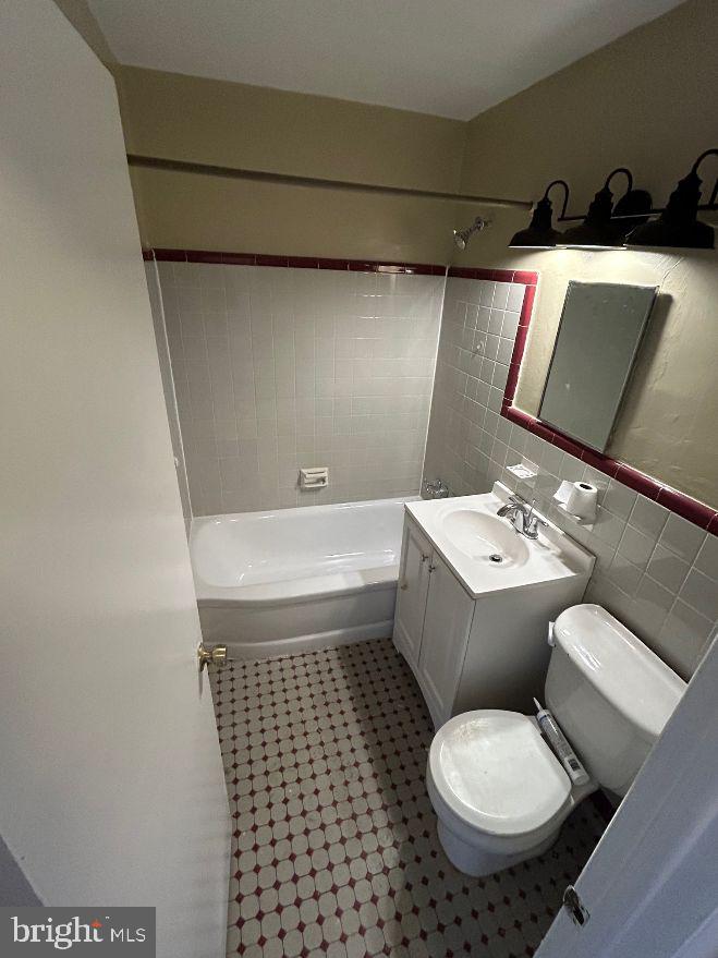 6014 Oakland St Property Photo 14