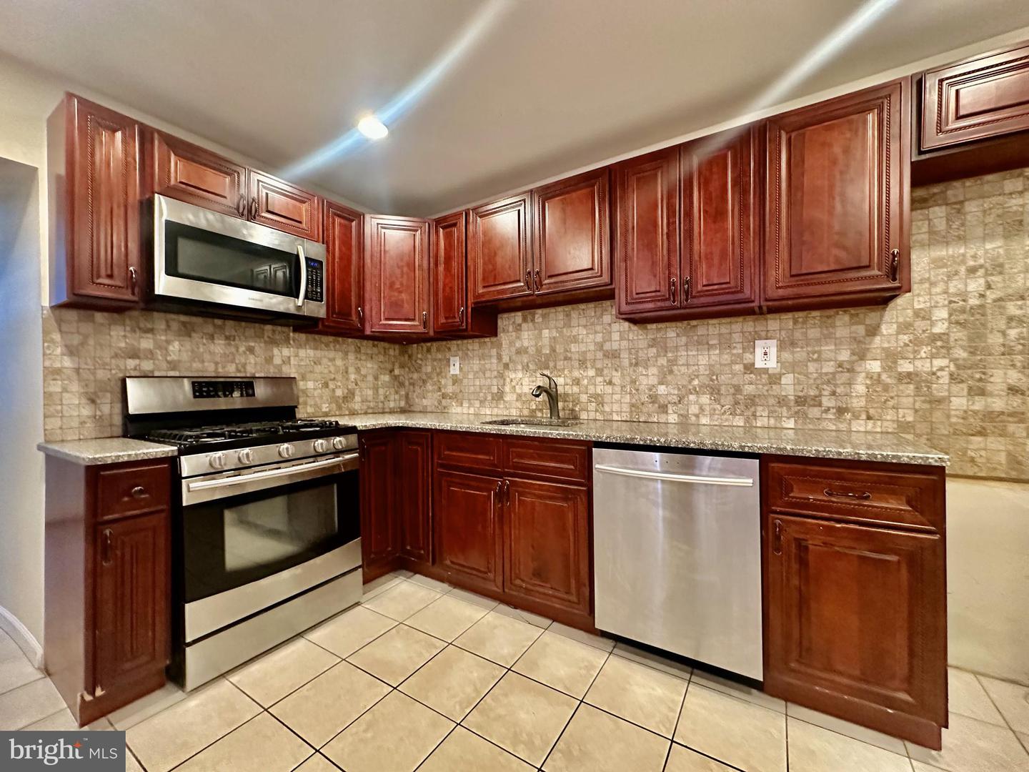 2882 Cedar St Property Photo 5