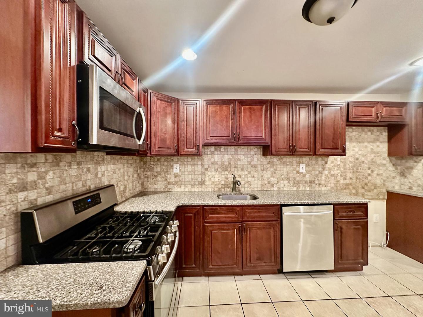 2882 Cedar St Property Photo 6
