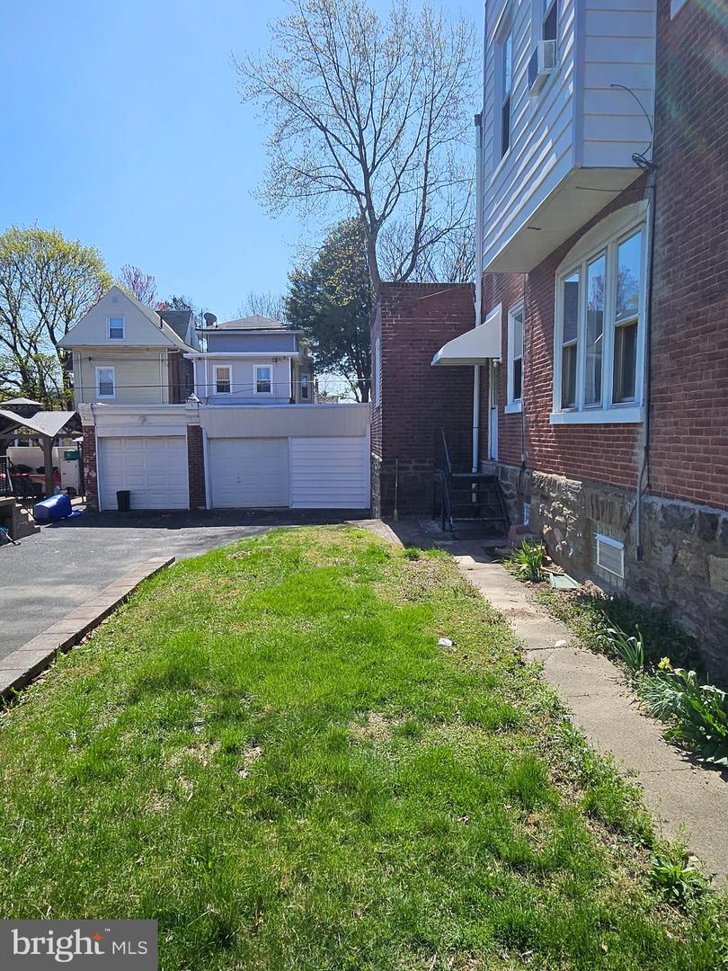 330 Gilham St Property Photo 4