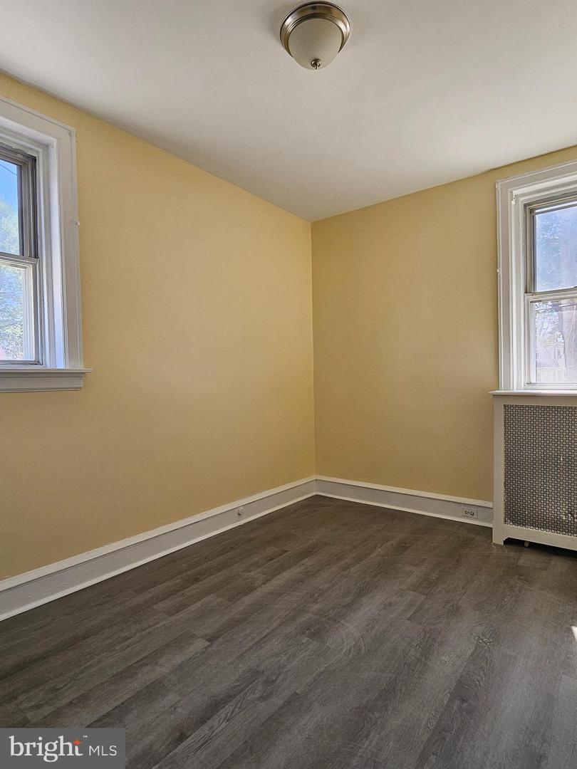 330 Gilham St Property Photo 9