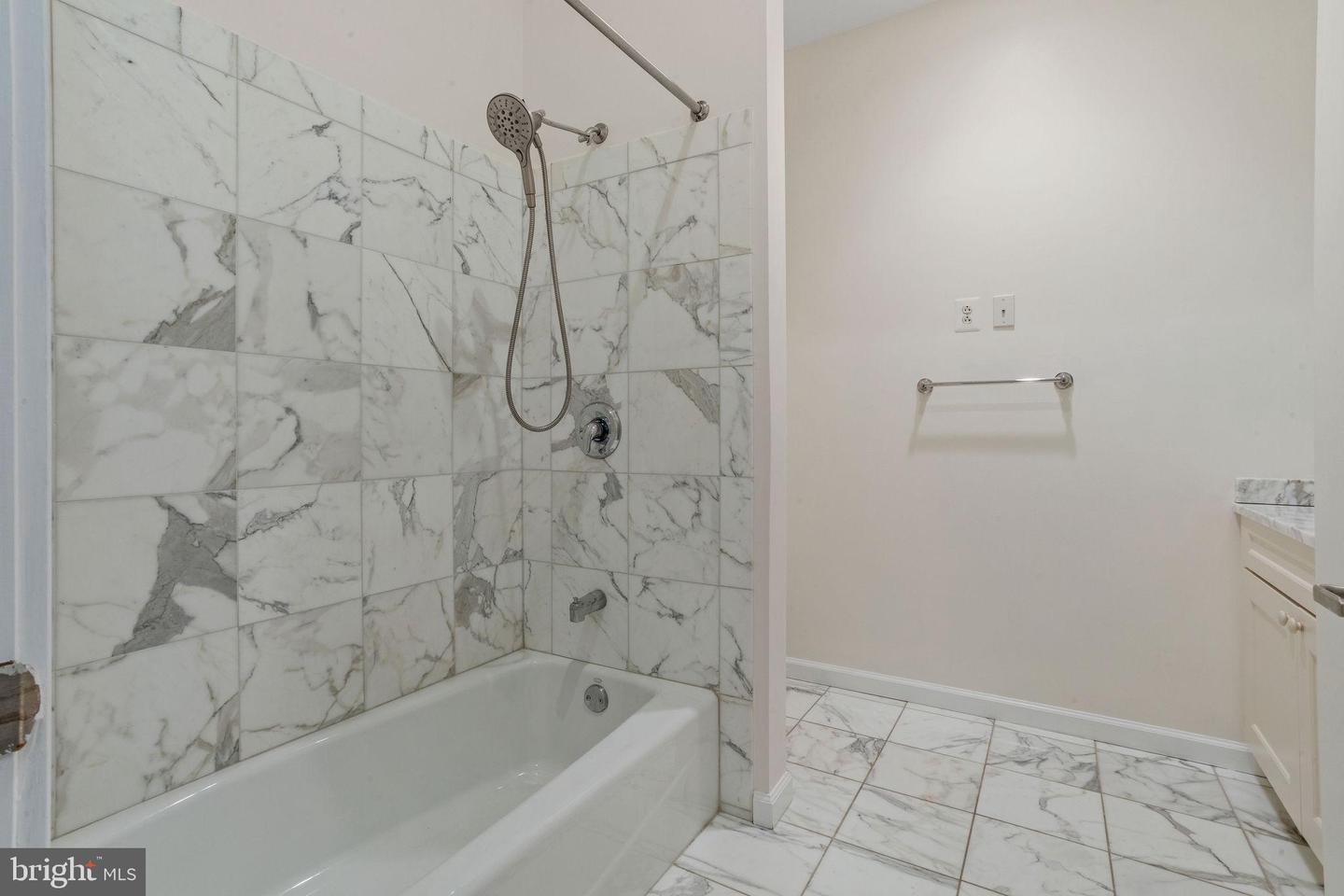 201-59 N 8th St #105 Property Photo 19