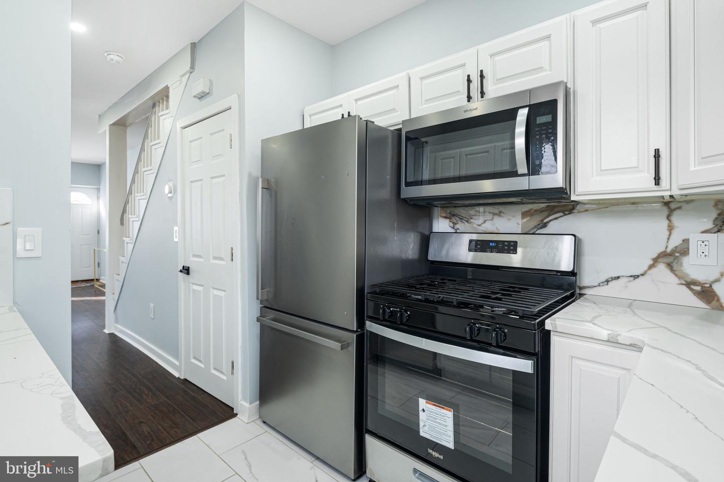 2445 W Seybert St Property Photo 7