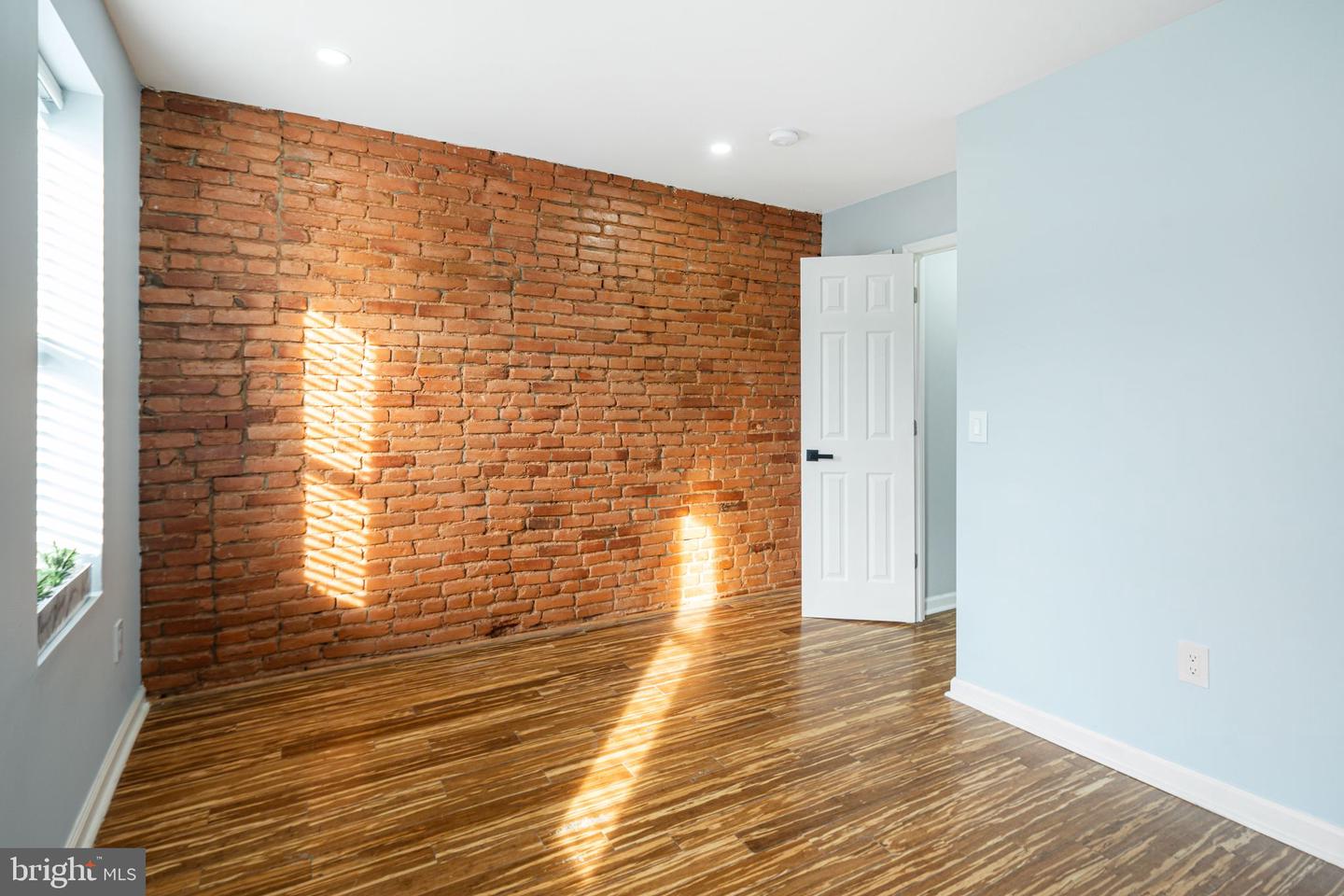 2445 W Seybert St Property Photo 12
