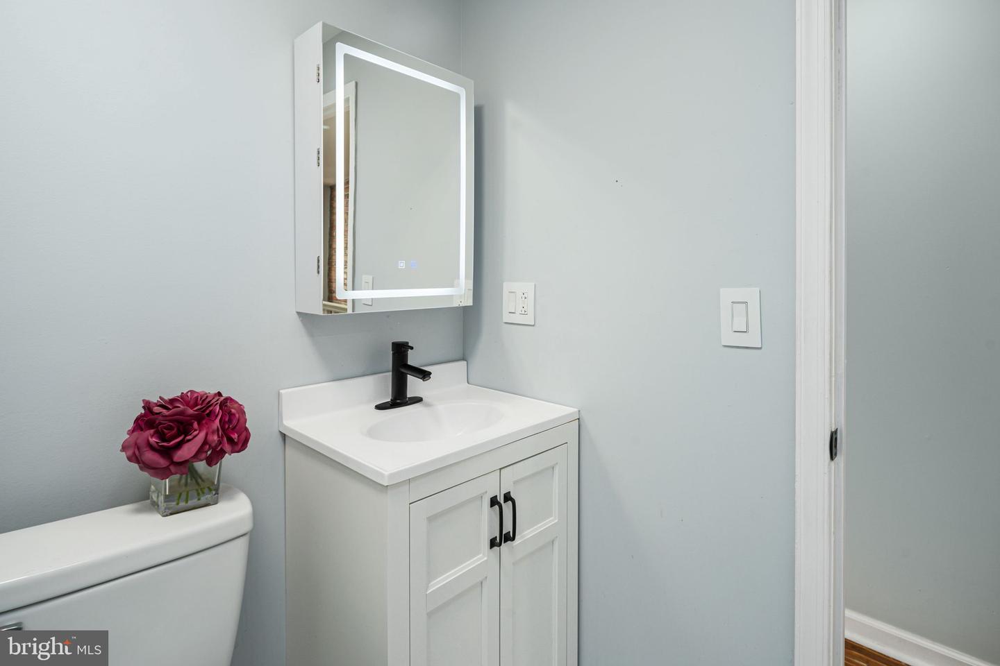2445 W Seybert St Property Photo 16