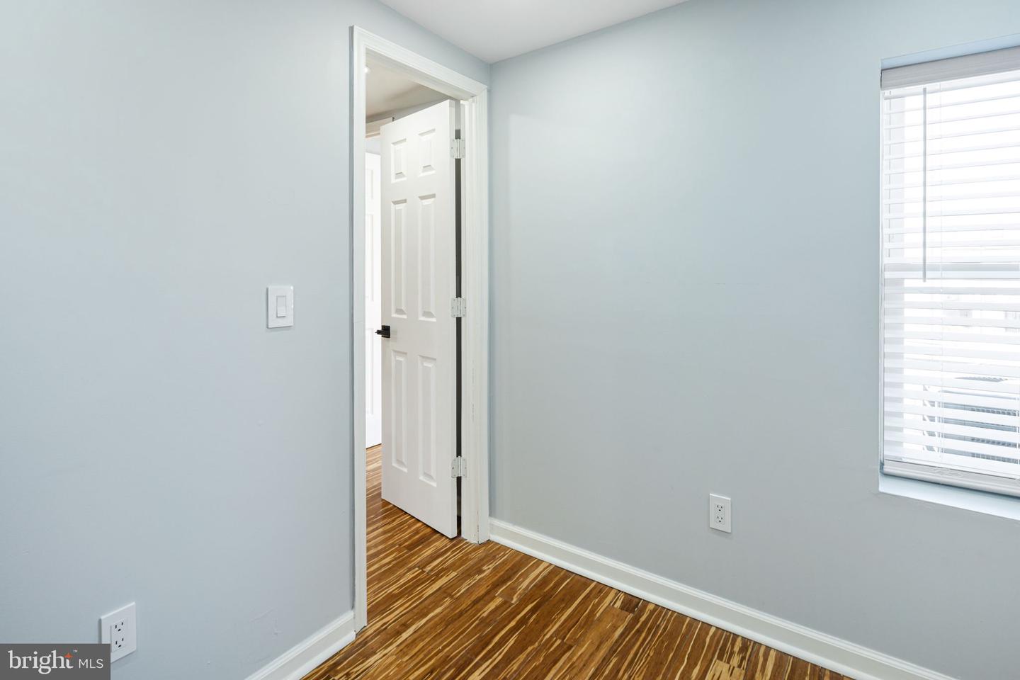 2445 W Seybert St Property Photo 18